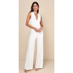 Lulus NWOT White Backless Jumpsuit Wide Leg V-Neck Cocktail Party Vacay M